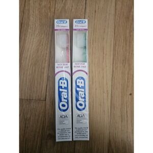 Vintage 1988 Oral B Set Of 2 Toothbrushes - 35‎ Compact Soft Brissles Toothbrush